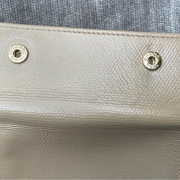 Gorgeous Chanel 6-Ring Keyholder in Excellent Condition! - Picture 11 of 12